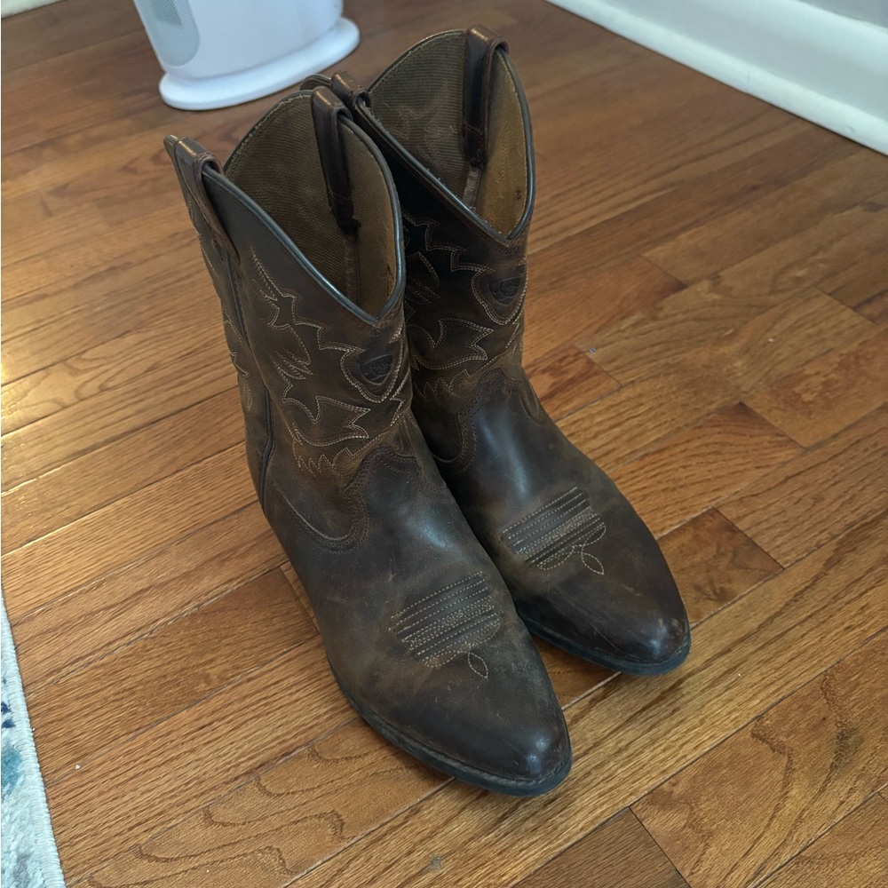 Ariat Dark Brown Pointed Toe Cowboy Boots